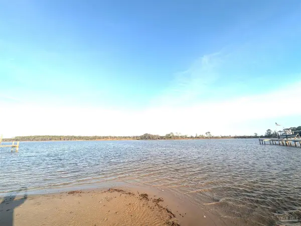 2564 Gulf Breeze Ave, Pensacola, FL 32507