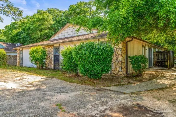 6839 Tiki Ln, Pensacola, FL 32503