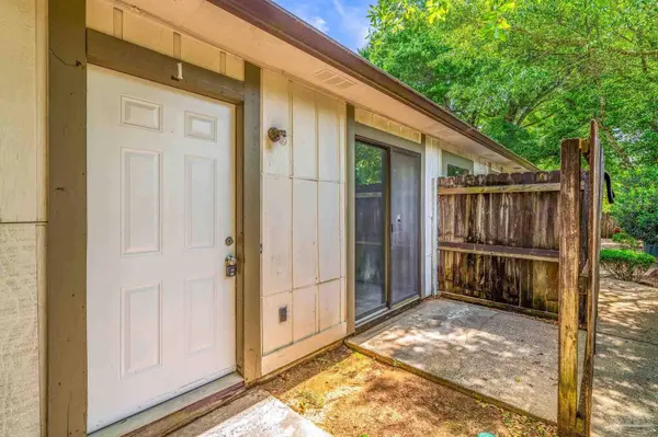 6839 Tiki Ln, Pensacola, FL 32503