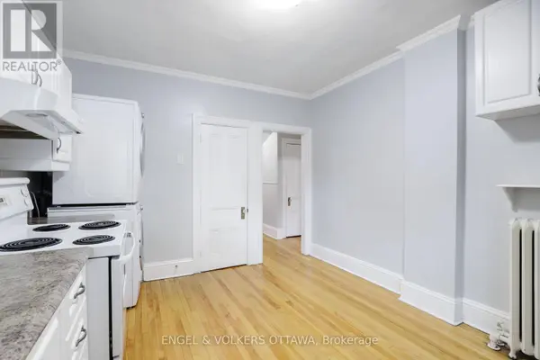 29 Argyle AVE #2, Ottawa, ON K2P1B3