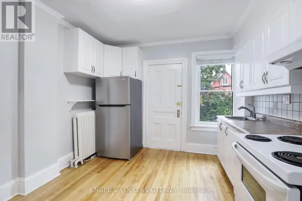 29 Argyle AVE #2, Ottawa, ON K2P1B3