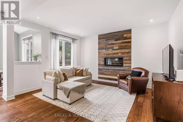 704 WRANGLER CIRCLE, Ottawa, ON K2S0R2