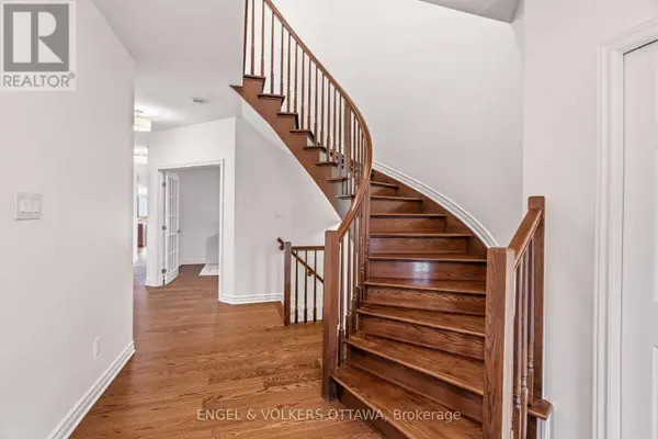 704 WRANGLER CIRCLE, Ottawa, ON K2S0R2