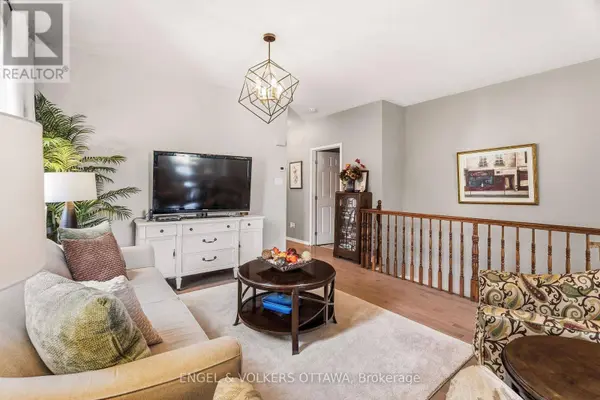 518 STONECHURCH WAY, Ottawa, ON K2J0C6