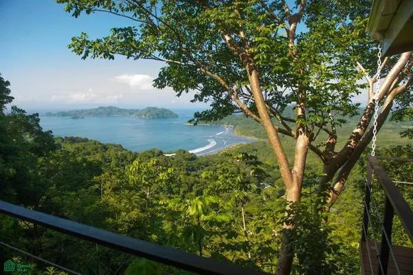 Spectacular Oceanview Retreat in Bellevue Isla Tor, Puntarenas,