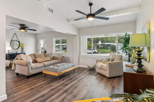 581 Hillside CT, Melbourne, FL 32935