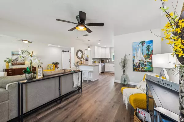 581 Hillside CT, Melbourne, FL 32935