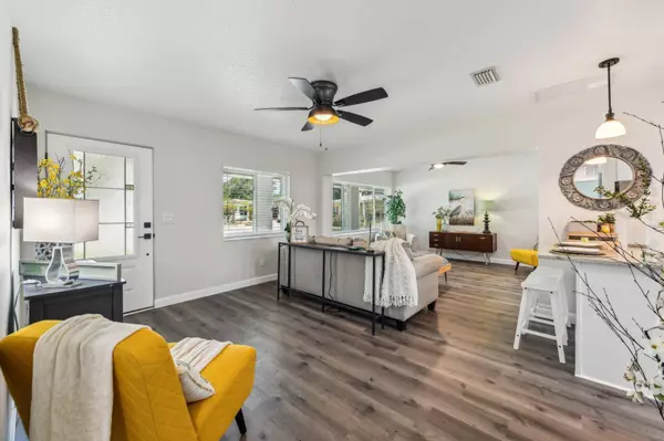 581 Hillside CT, Melbourne, FL 32935