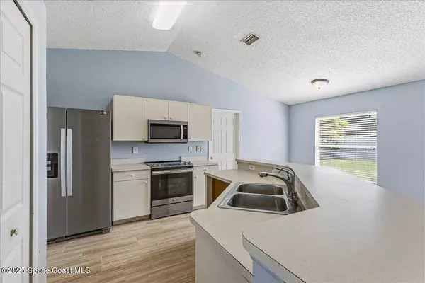 840 Avalon ST SE, Palm Bay, FL 32909