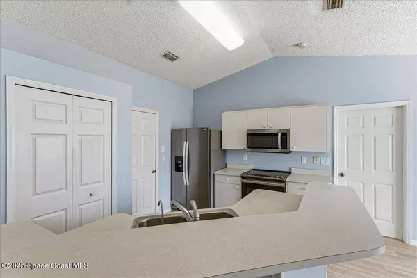 840 Avalon ST SE, Palm Bay, FL 32909