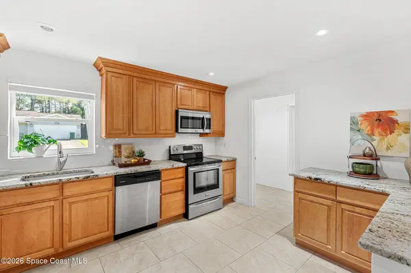135 Oakledge DR, Rockledge, FL 32955