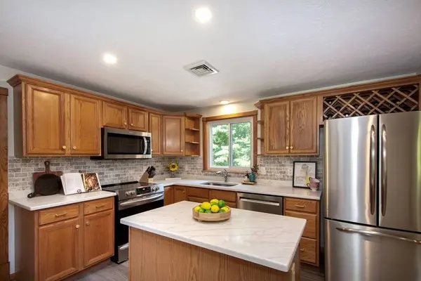 13 Deer Run Rd, Kingston, MA 02364