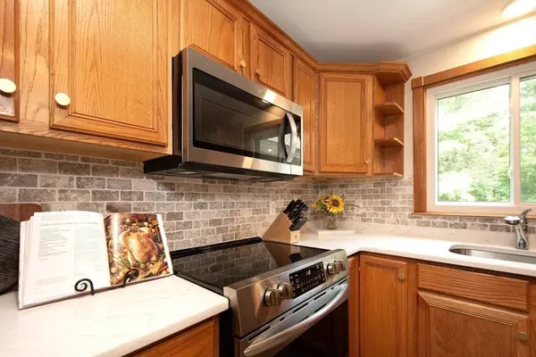 13 Deer Run Rd, Kingston, MA 02364