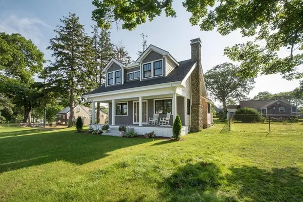 34 Lincoln Ave, Bourne, MA 02532