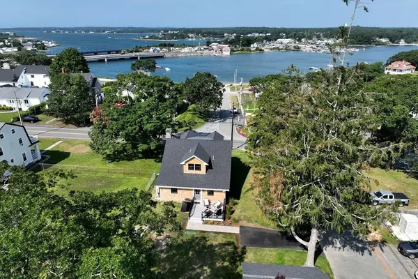 34 Lincoln Ave, Bourne, MA 02532