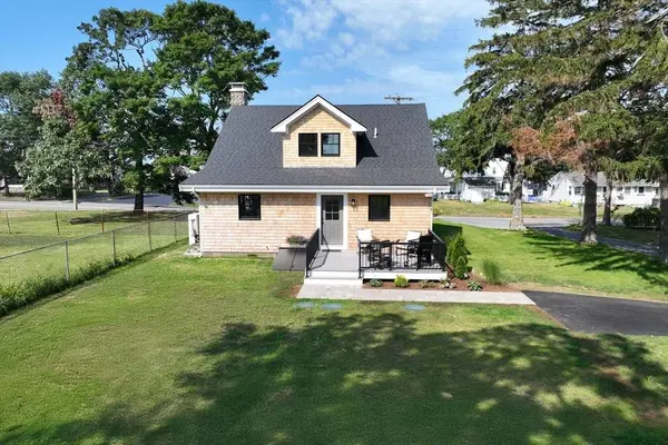 34 Lincoln Ave, Bourne, MA 02532
