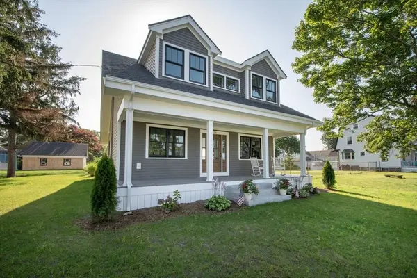34 Lincoln Ave, Bourne, MA 02532