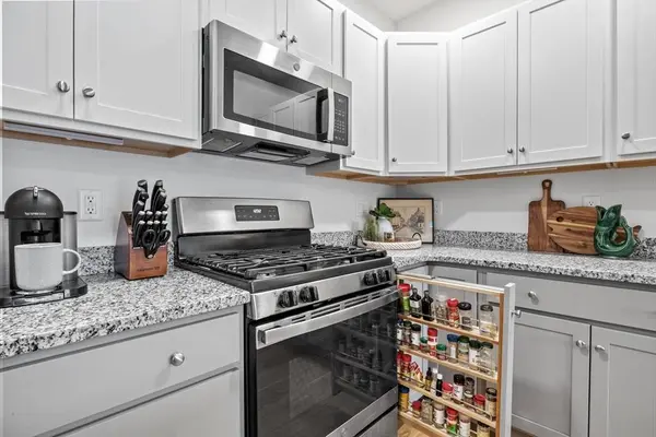 1 Mariners Way #204, Plymouth, MA 02360