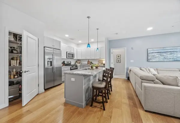 1 Mariners Way #204, Plymouth, MA 02360