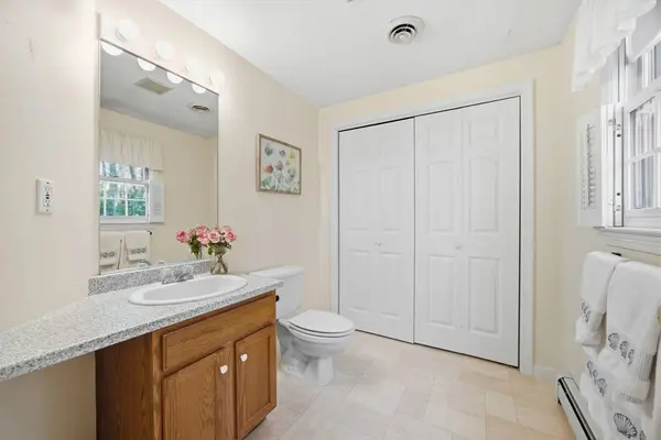92 Ocean Hill Dr, Kingston, MA 02364