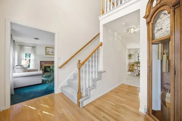 92 Ocean Hill Dr, Kingston, MA 02364