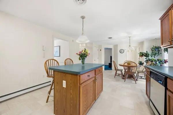 92 Ocean Hill Dr, Kingston, MA 02364