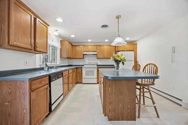 92 Ocean Hill Dr, Kingston, MA 02364