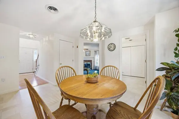 92 Ocean Hill Dr, Kingston, MA 02364