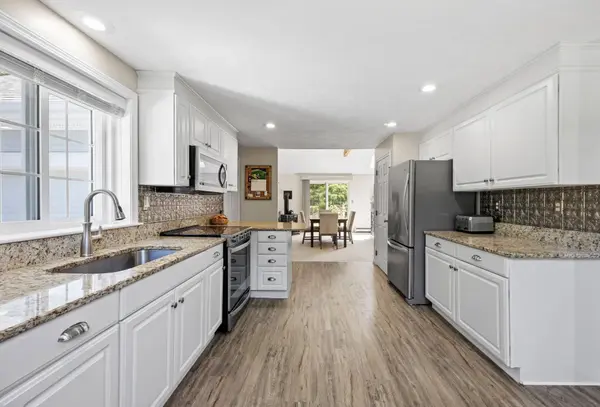 18 Pleasant Wood Dr, Sandwich, MA 02563