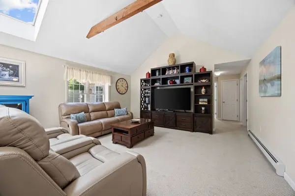 18 Pleasant Wood Dr, Sandwich, MA 02563