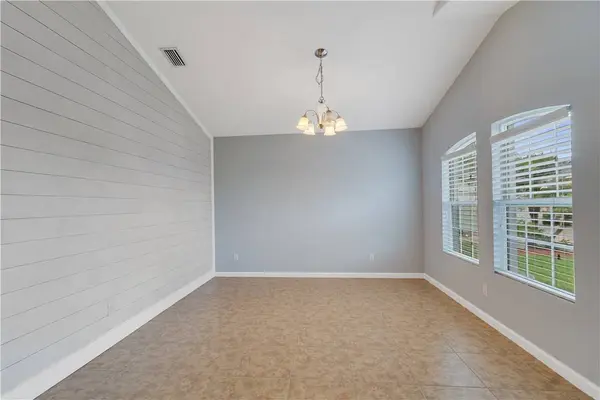 655 Valencia CIR SW, Vero Beach, FL 32968