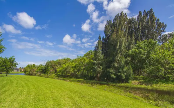 655 VALENCIA CIR SW, Vero Beach, FL 32968