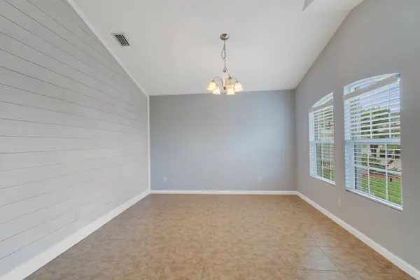655 VALENCIA CIR SW, Vero Beach, FL 32968