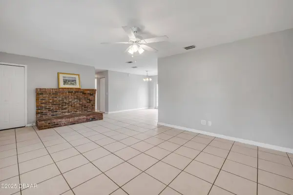 3132 PINE TREE DR, Edgewater, FL 32141