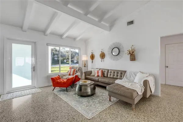 905 N PENINSULA AVE, New Smyrna Beach, FL 32169