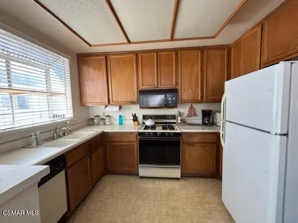 7430 Corbin Avenue #19, Reseda, CA 91335
