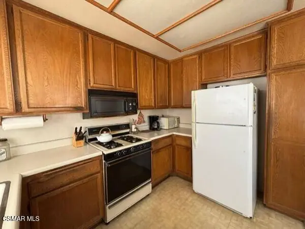 7430 Corbin Avenue #19, Reseda, CA 91335