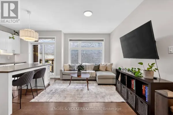 192 Forward AVE #A, Ottawa, ON K1Y4H2