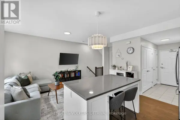 192 Forward AVE #A, Ottawa, ON K1Y4H2