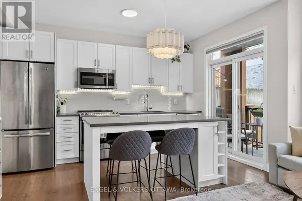192 Forward AVE #A, Ottawa, ON K1Y4H2