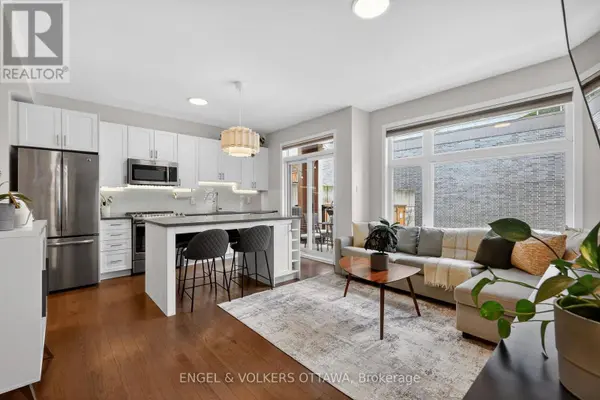 192 Forward AVE #A, Ottawa, ON K1Y4H2