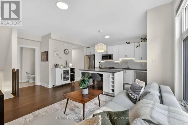 192 Forward AVE #A, Ottawa, ON K1Y4H2