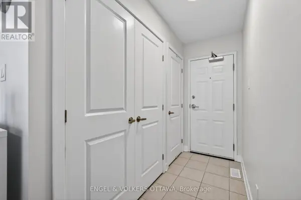 192 Forward AVE #A, Ottawa, ON K1Y4H2