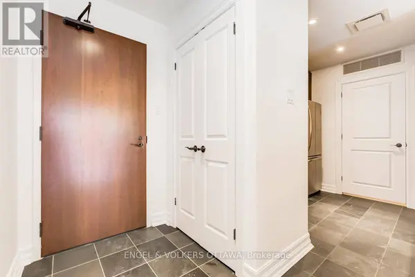 320 MCLEOD ST #208, Ottawa, ON K2P1A3