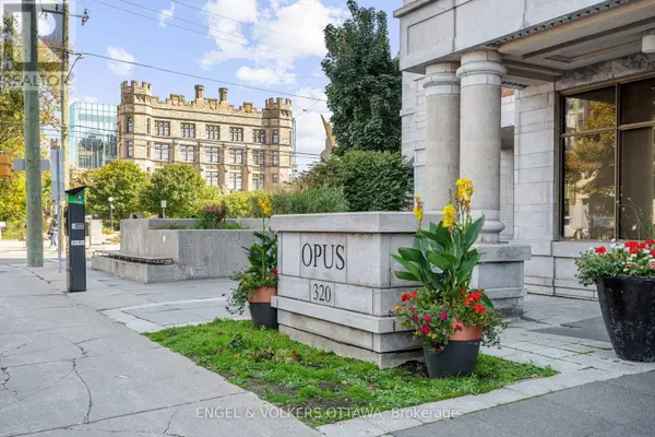 320 MCLEOD ST #208, Ottawa, ON K2P1A3