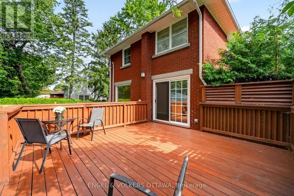 916 IROQUOIS ROAD, Ottawa, ON K2A3N5