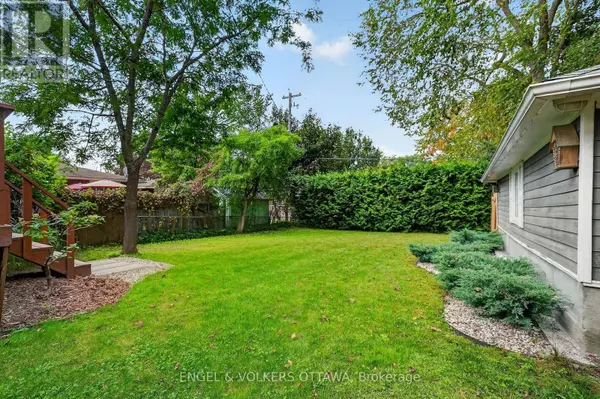 916 IROQUOIS ROAD, Ottawa, ON K2A3N5
