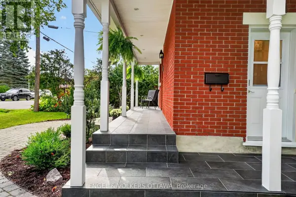 916 IROQUOIS ROAD, Ottawa, ON K2A3N5