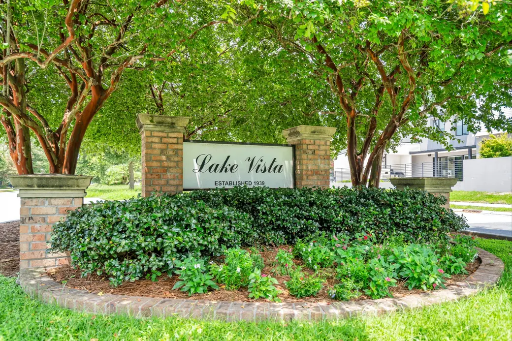 Lake Vista, the New Orleans Neighborhood That Traded Wrought Iron for Walls of Glass