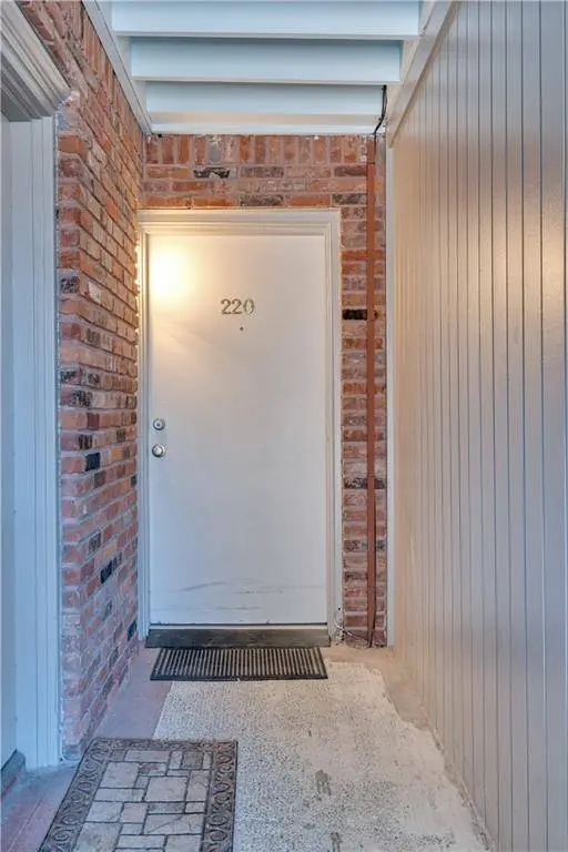 3201 ST. CHARLES AVE #220, New Orleans, LA 70115